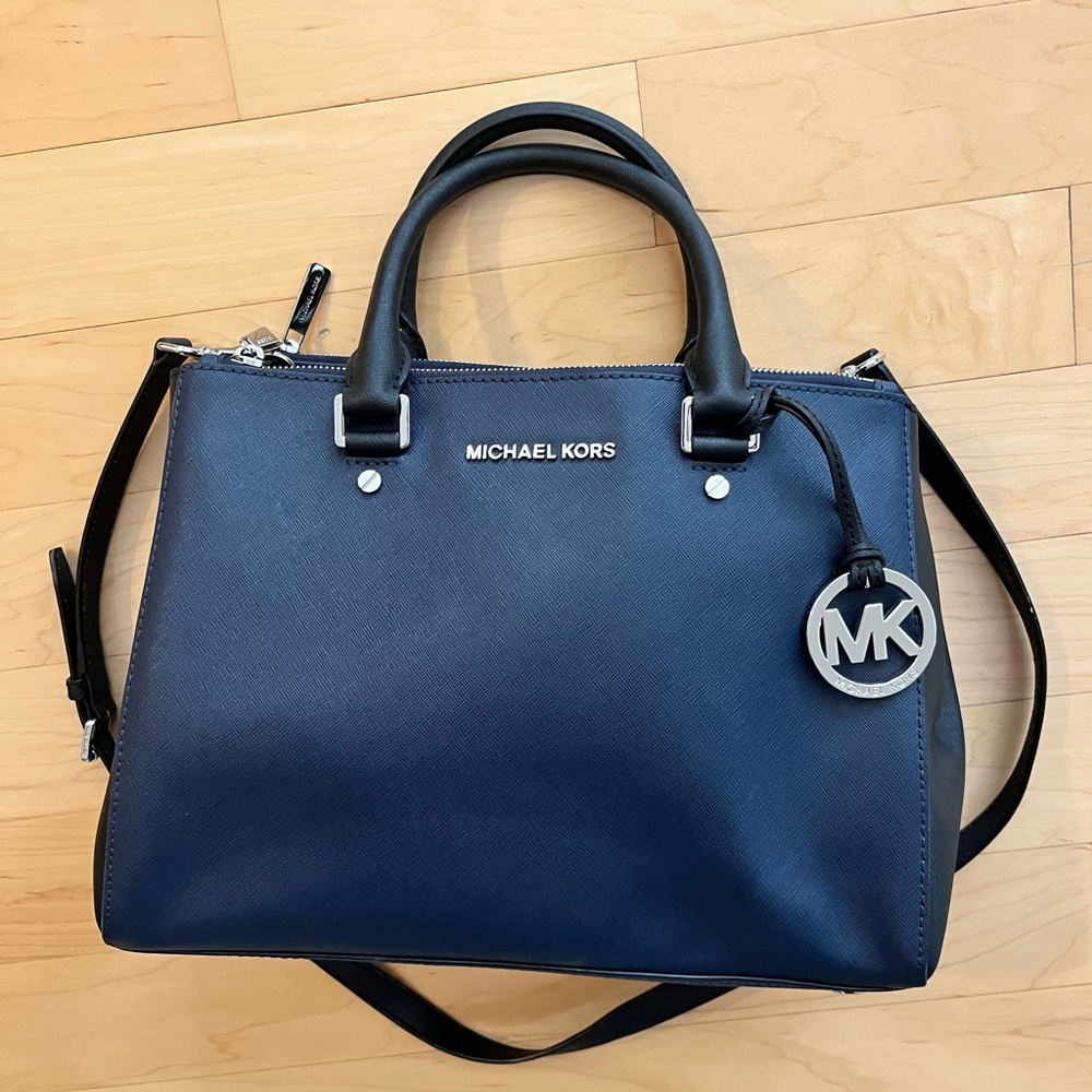 Michael Kors Sutton Medium Saffiano leather satchel shoulder bag. Navy and black